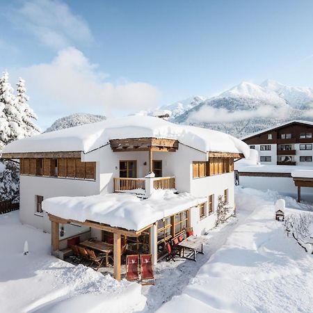 Loewen Chalets เซเฟลด์ อิน ทิโรล ภายนอก รูปภาพ