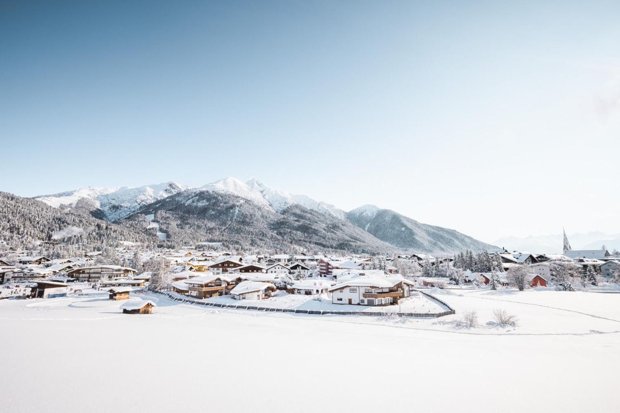 Loewen Chalets เซเฟลด์ อิน ทิโรล ภายนอก รูปภาพ