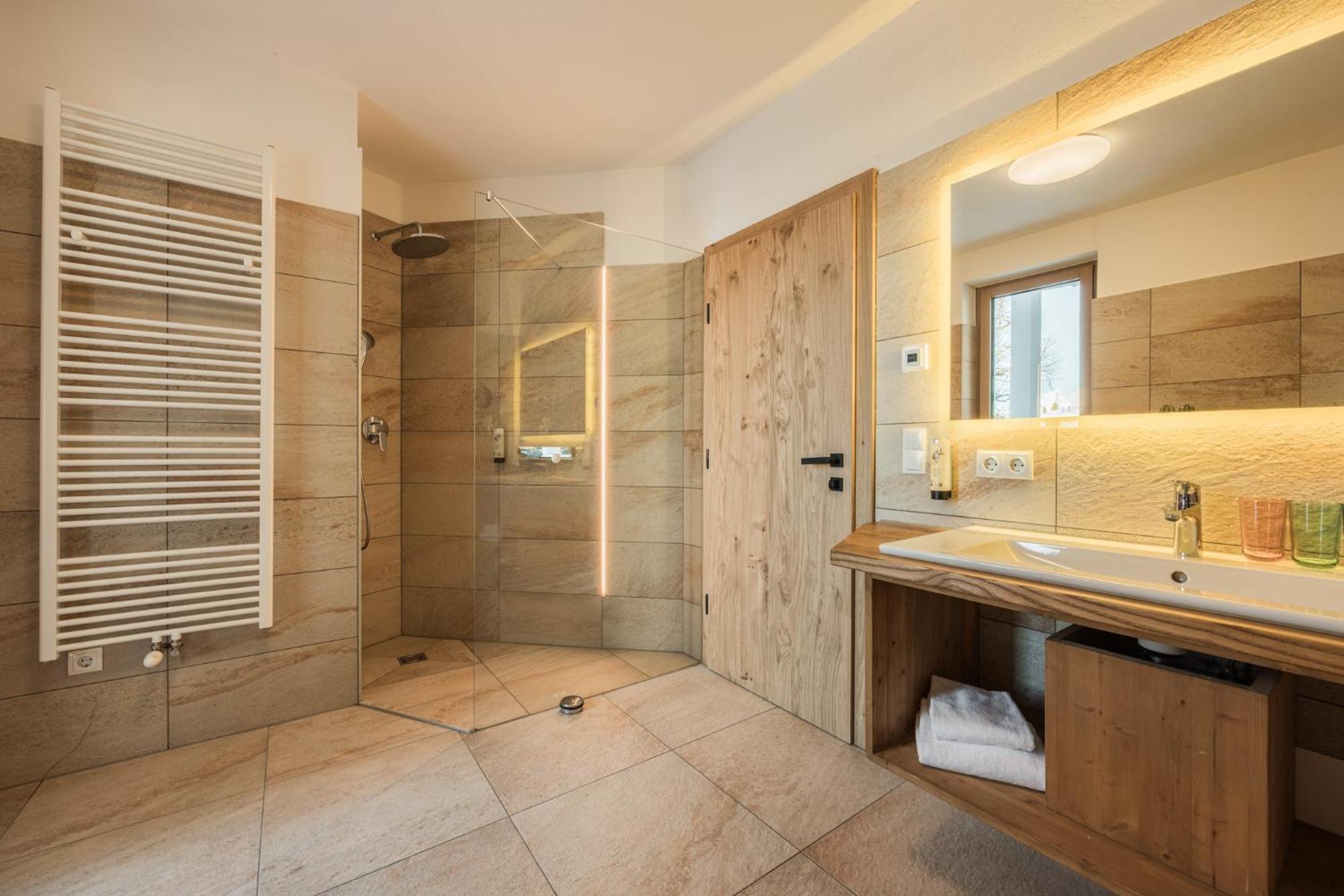 Loewen Chalets เซเฟลด์ อิน ทิโรล ภายนอก รูปภาพ